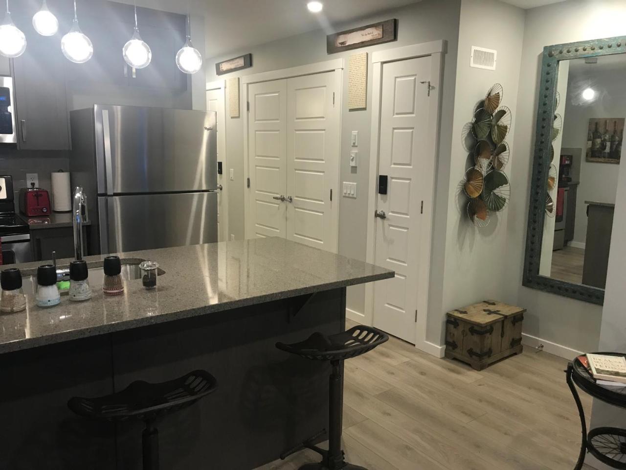 Home Sweet Condo Calgary Luaran gambar