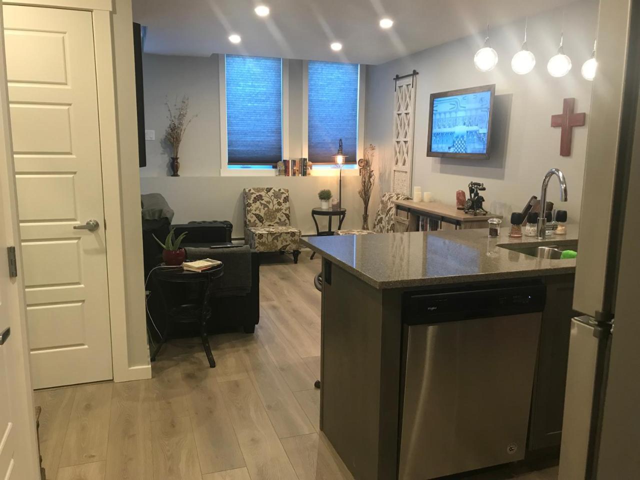 Home Sweet Condo Calgary Luaran gambar