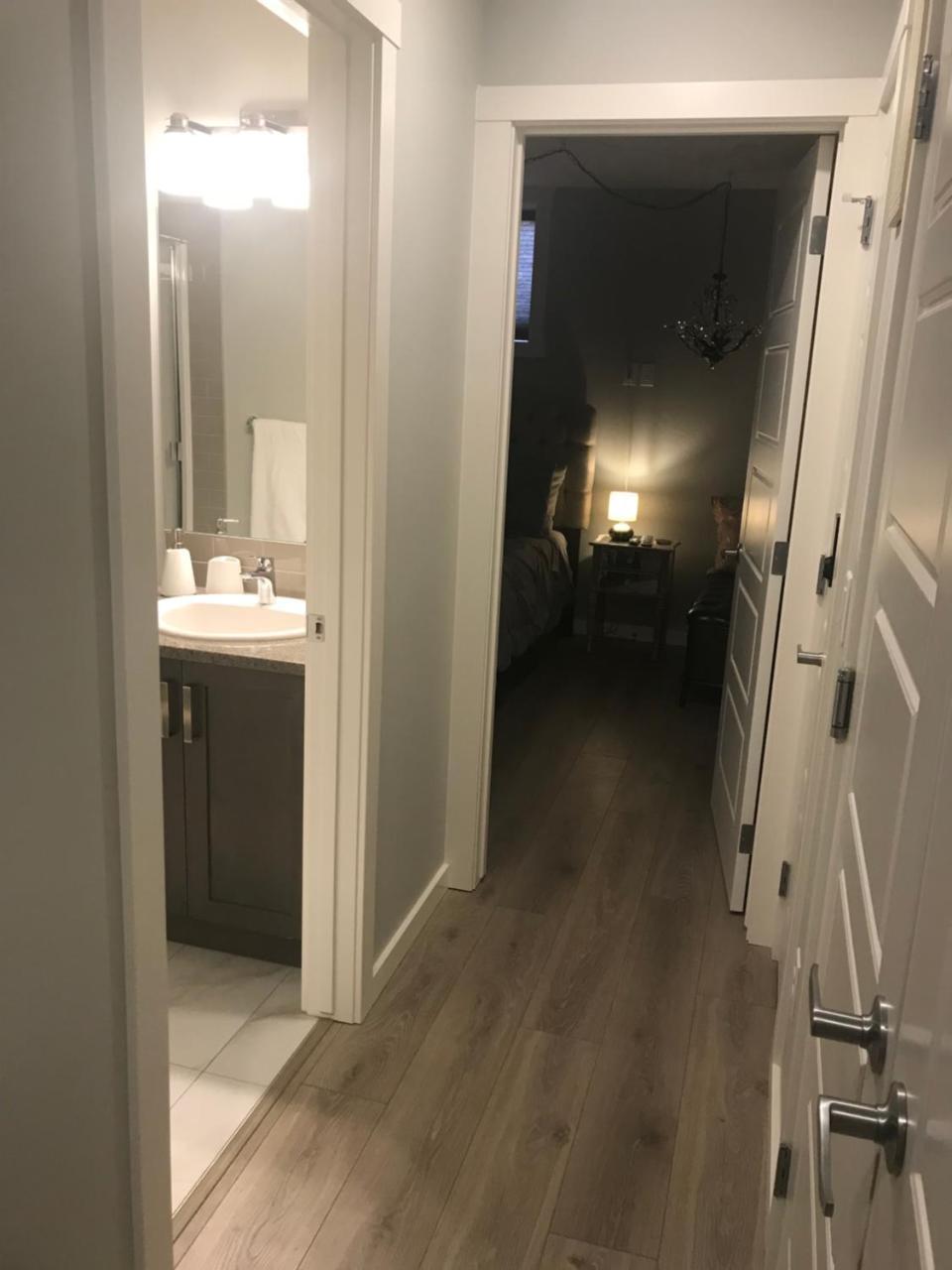 Home Sweet Condo Calgary Luaran gambar