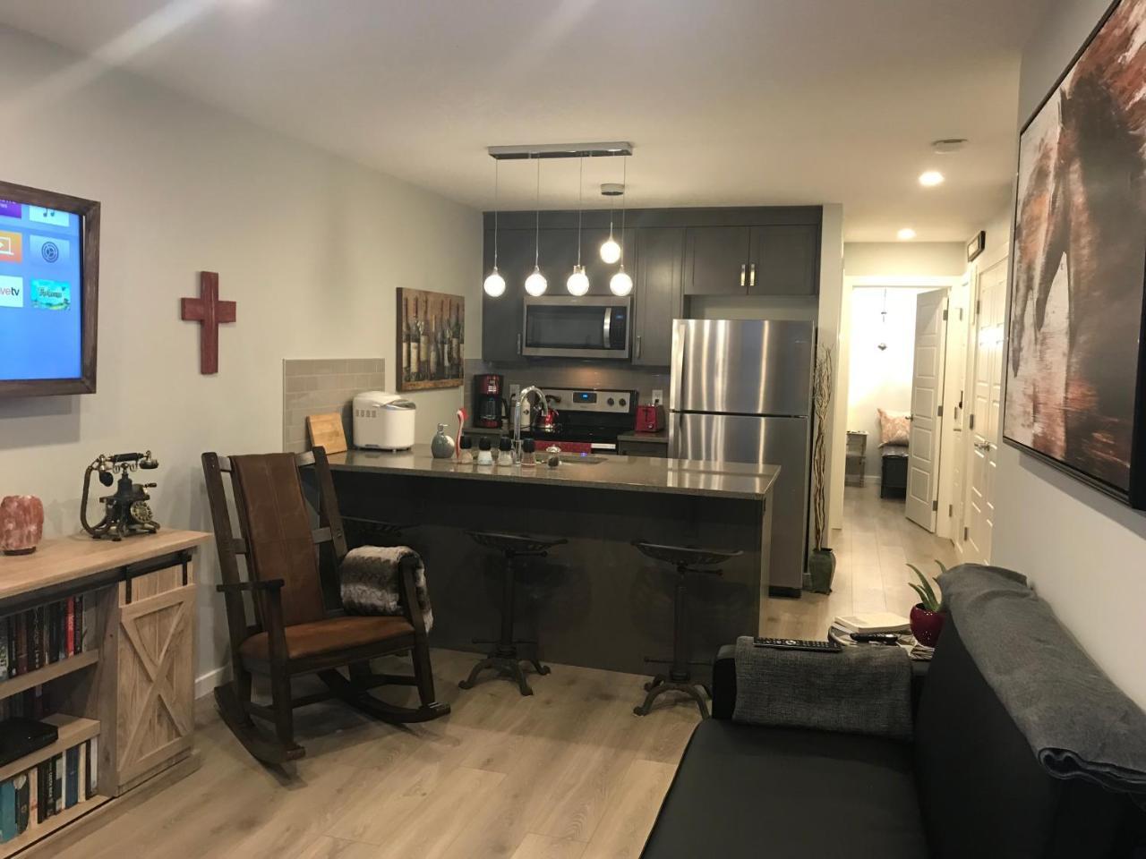 Home Sweet Condo Calgary Luaran gambar