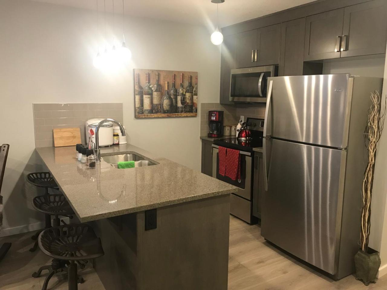 Home Sweet Condo Calgary Luaran gambar