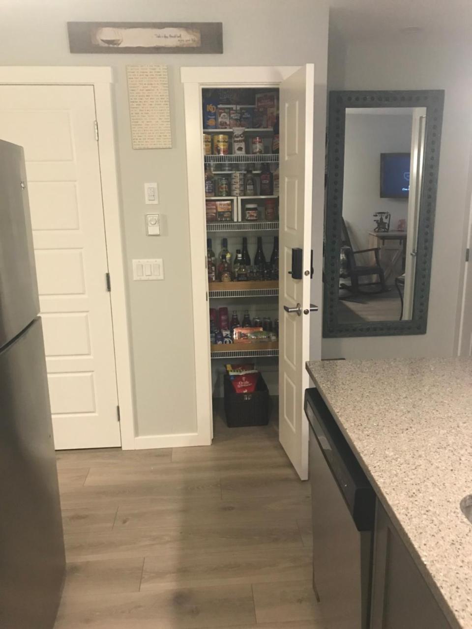 Home Sweet Condo Calgary Luaran gambar