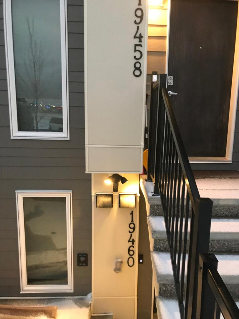 Home Sweet Condo Calgary Luaran gambar